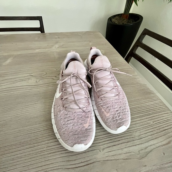 FINAL SALE-Nike- Free Run 5.0 in color violet/champagne/white size 6.5 - Picture 7 of 11